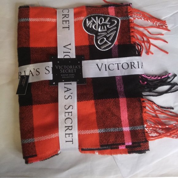 NWT Victoria's Secret Winter Angel Collection Signature plaid  with heart - Picture 13 of 13